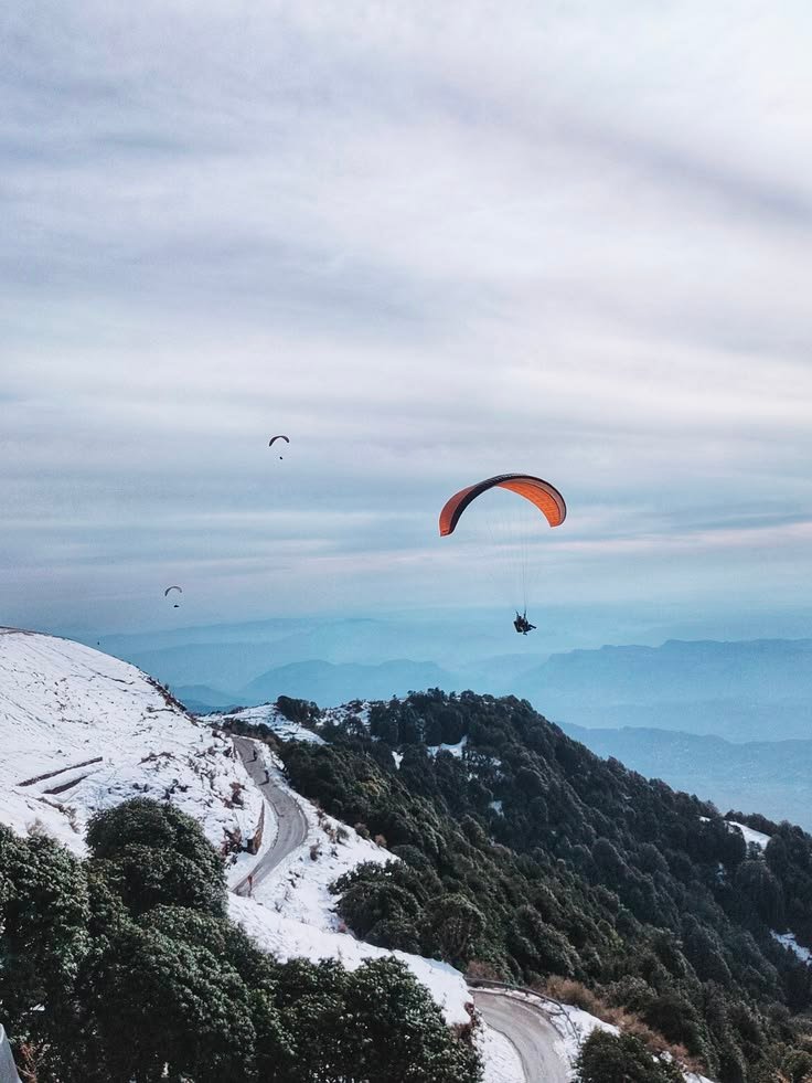 Bir Billing Escape: Paragliding, Rajgundha Valley & Prashar Lake Hero Cover — Awara Banjara