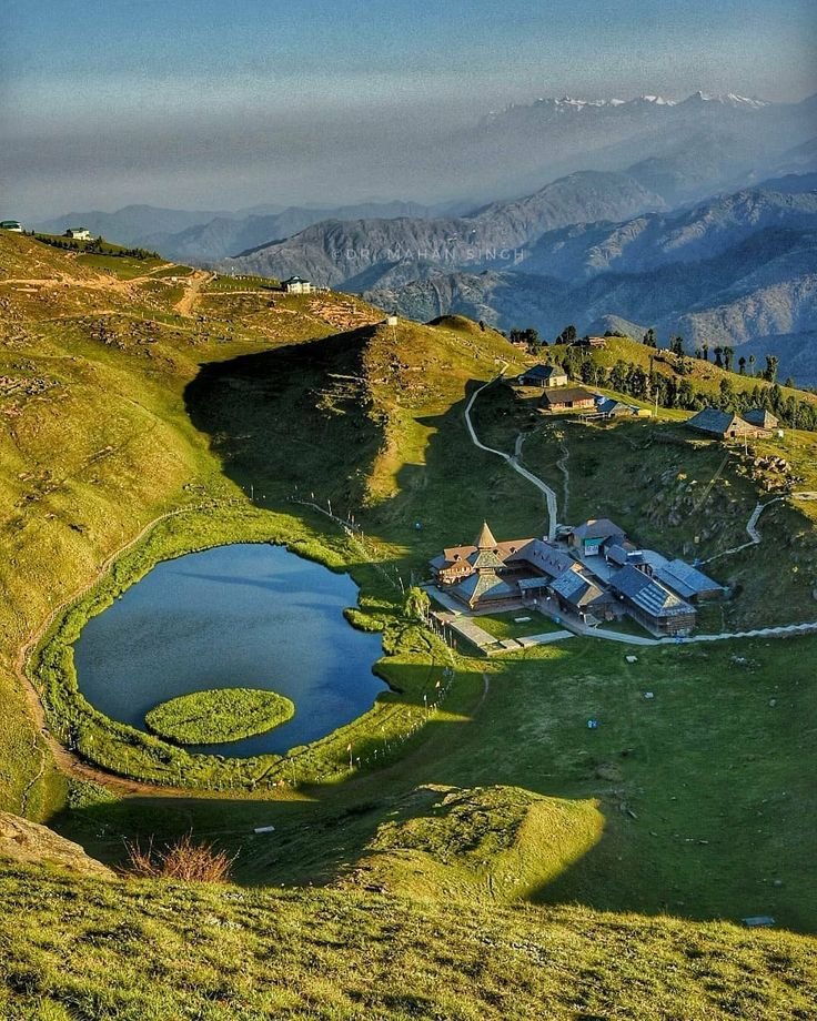 Bir Billing Escape: Paragliding, Rajgundha Valley & Prashar Lake Gallery Image 3