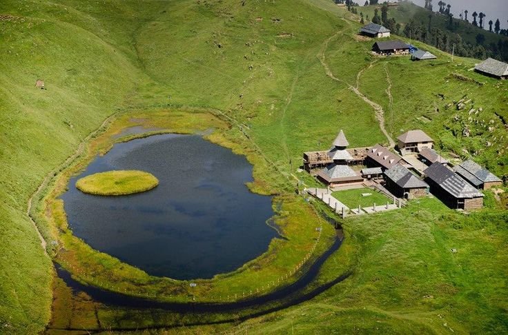 Bir Billing Escape: Paragliding, Rajgundha Valley & Prashar Lake Gallery Image 4